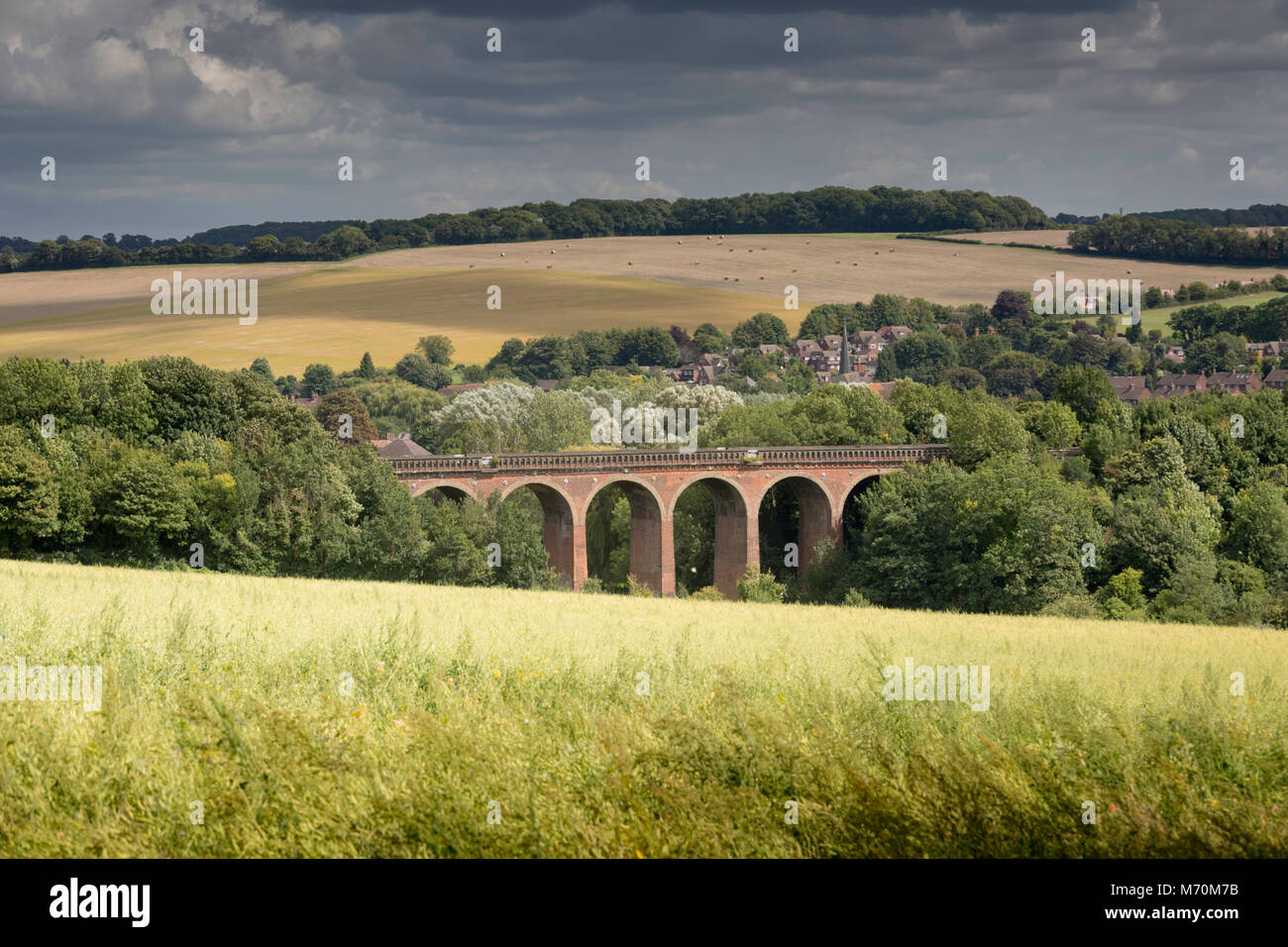 Il rosso mattone viadotto a Eynsford, Kent, Regno Unito che ha aperto nel 1862. Foto Stock