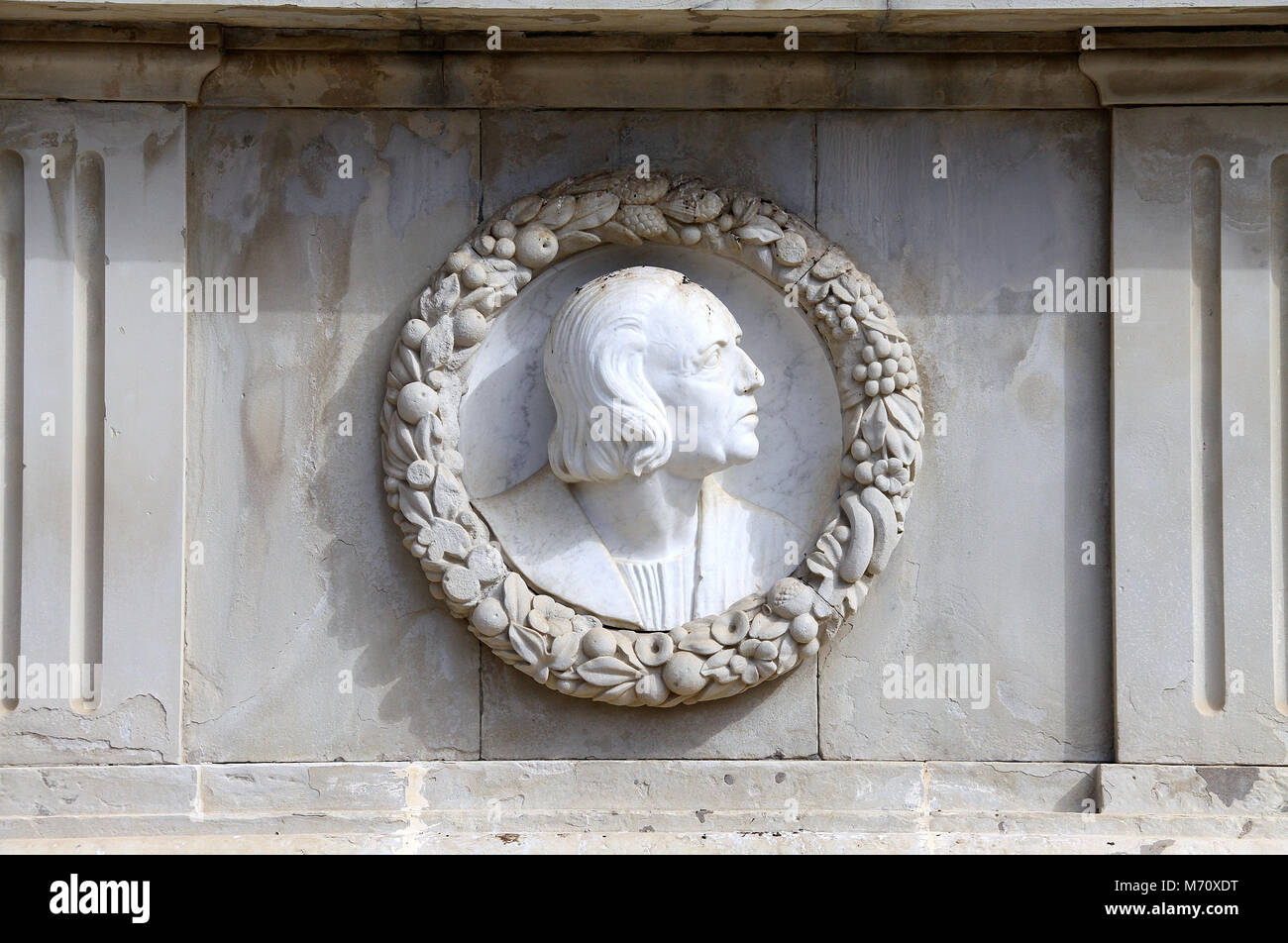 Medaglione di Cristoforo Colombo sul suo monumento a Siviglia Foto Stock
