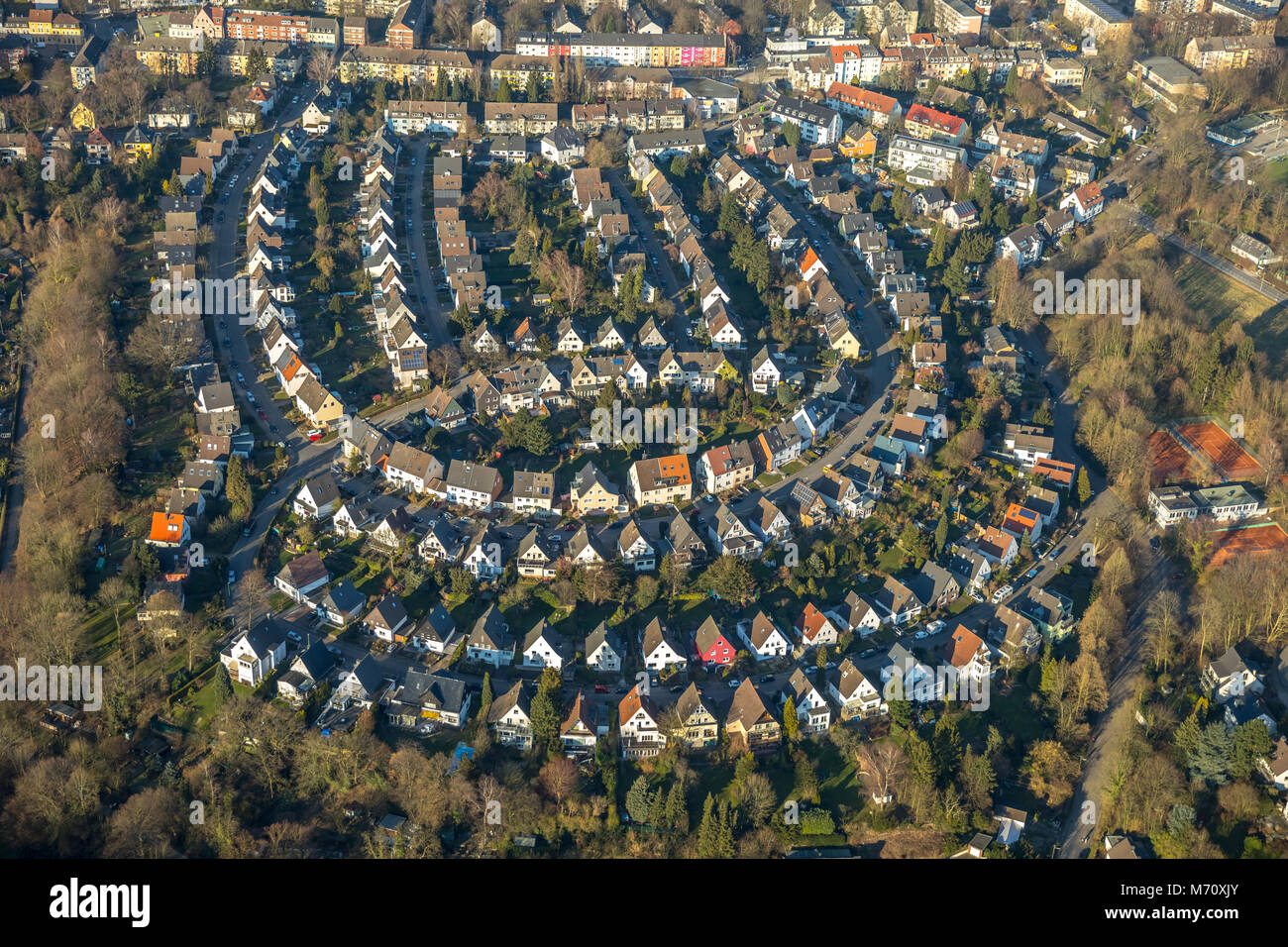 Alloggiamento station wagon, in forma a ferro di cavallo in Essen-Huttrop, Gehrberg con, case unifamiliari, di Essen del NRW. Essen, la zona della Ruhr, Renania settentrionale-Vestfalia, G Foto Stock