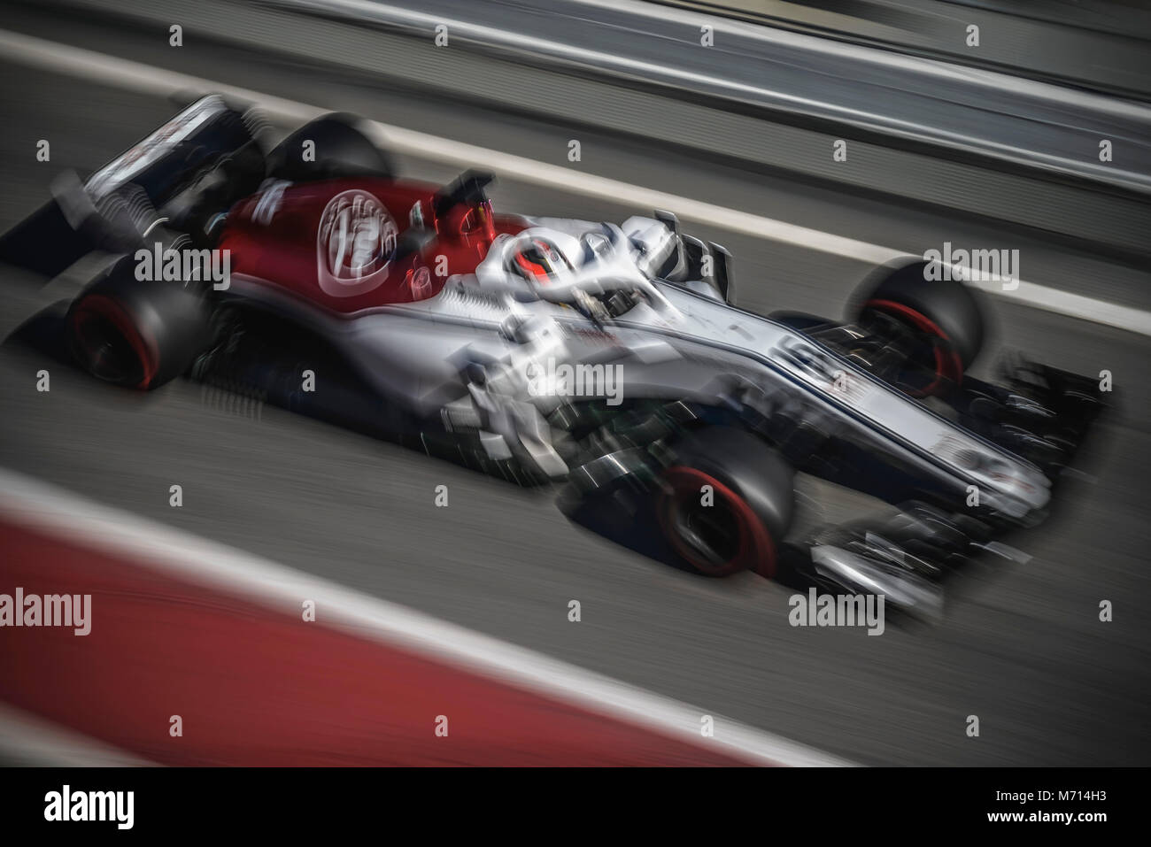Barcellona, Spagna. 7 Marzo, 2018: CHARLES LECLERC (MON) nella sua Alfa Romeo Sauber C37 in pit lane al giorno 6 di un test di Formula Uno al Circuit de Catalunya Credito: Matthias Oesterle/Alamy Live News Foto Stock