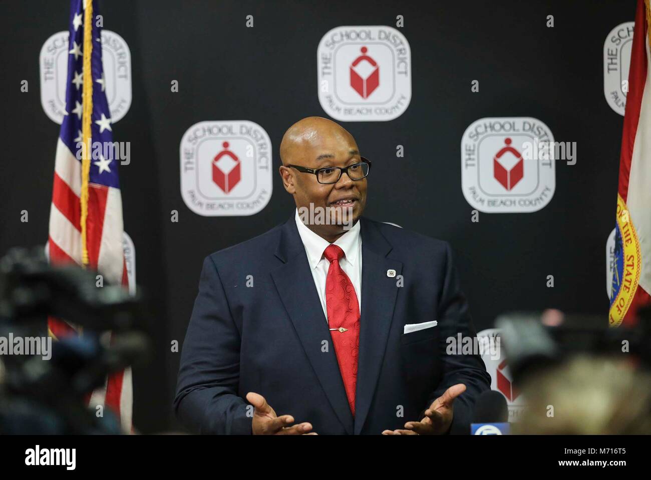 Florida, Stati Uniti d'America. 7 Mar, 2018. Nuove scuole soprintendente Dr. Donald Fennoy parla ai membri dei media mercoledì 7 marzo 2018. Credito: Bruce R. Bennett/Palm Beach post/ZUMA filo/Alamy Live News Foto Stock