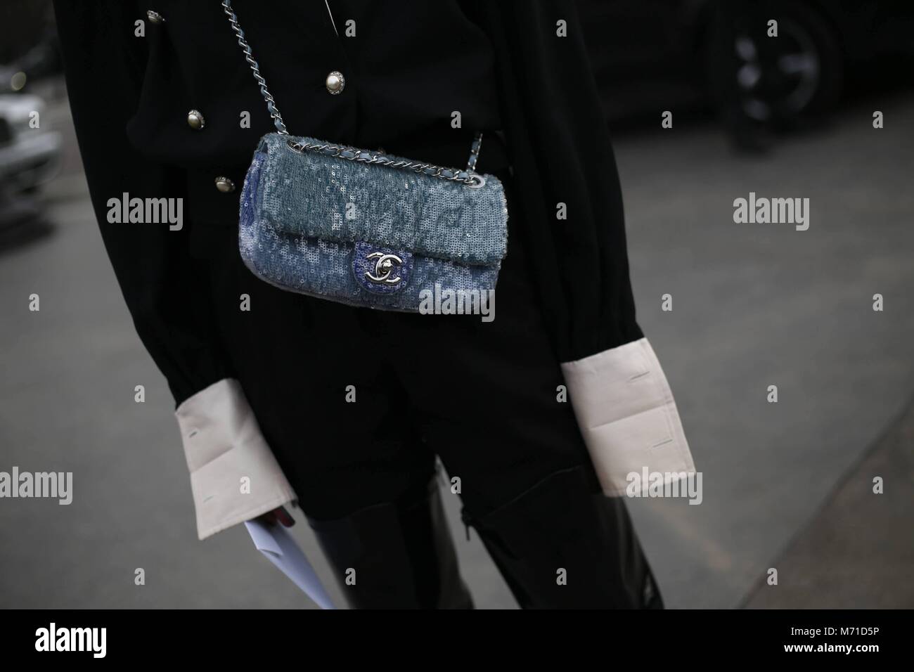 Parigi, Frankreich. 06 Mar, 2018. Madelynn Furlong arrivando al Chanel mostra durante la settimana della moda di Parigi - 6 Marzo 2018 - Il Credit: Pista Manhattan/Valentina Ranieri ***per solo uso editoriale*** | Verwendung weltweit/dpa/Alamy Live News Foto Stock