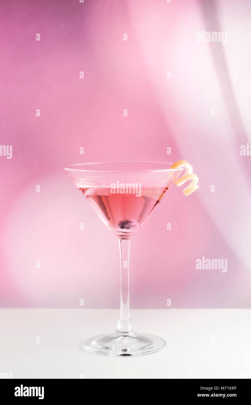 Semplice ed elegante cocktail rosa Foto Stock