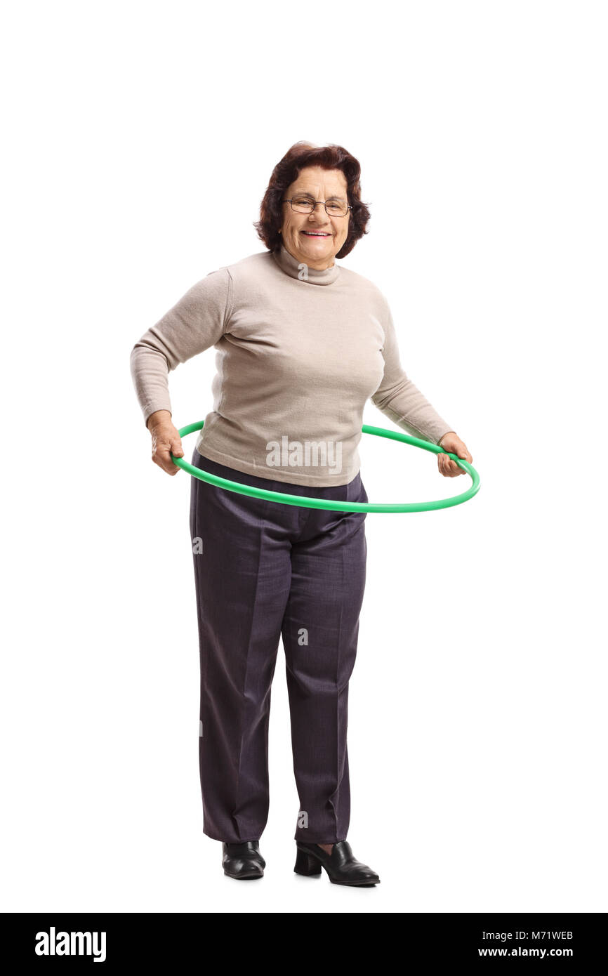 A piena lunghezza Ritratto di una donna anziana con un-hula hoop isolati su sfondo bianco Foto Stock