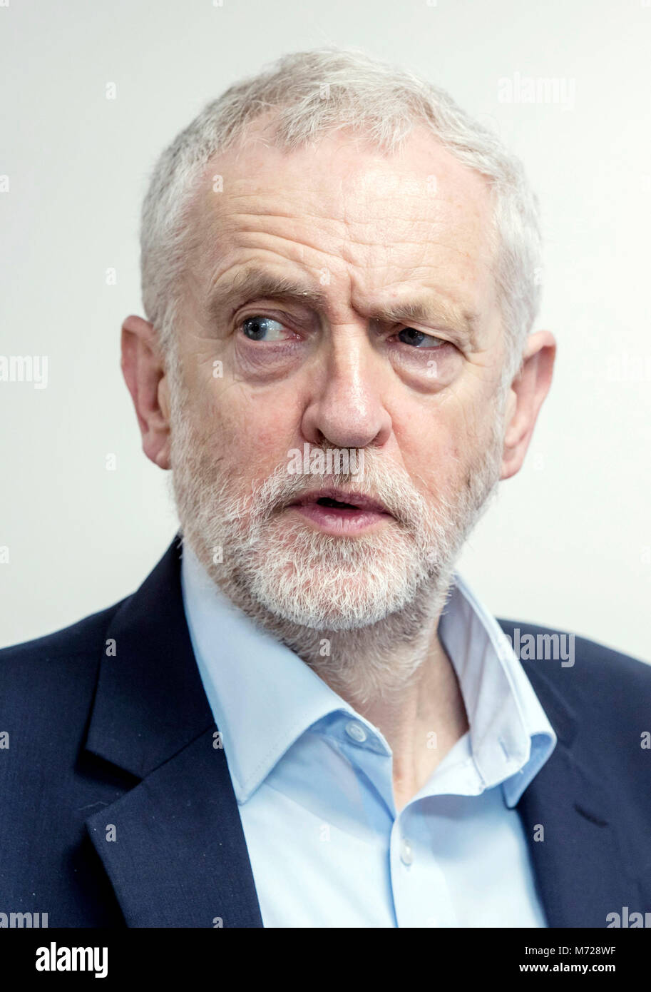 Leader del partito laburista Jeremy Corbyn partecipa ad un evento speciale a Alfreton, Derbyshire sulla Giornata internazionale della donna, dove ha incontrato con la femmina i proprietari di affari, fondatori e imprenditori. Foto Stock