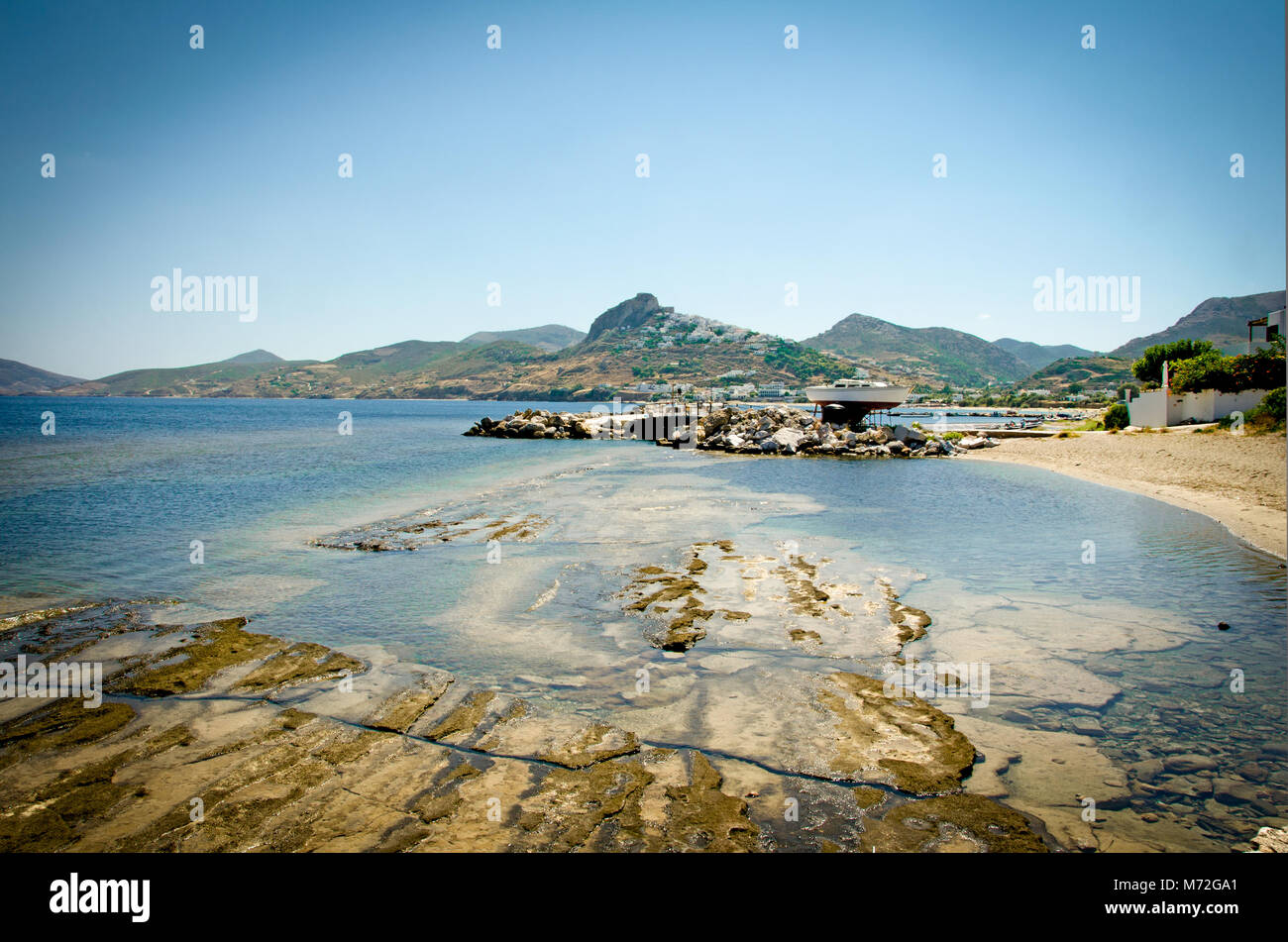 Vista fisheye parte di Skyros , Sporadi, Grecia con interessanti caratteristiche geologiche in spiaggia Foto Stock