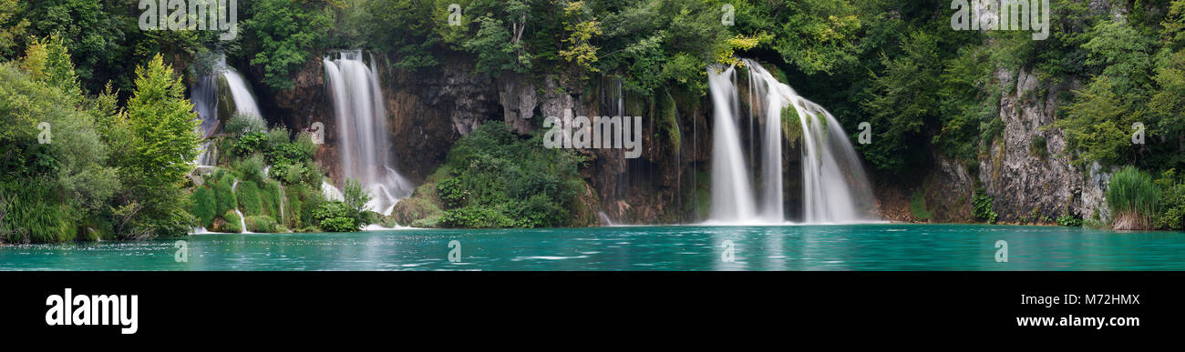 Panorama cascata presso il parco nazionale dei laghi di Plitvice in Croazia Foto Stock