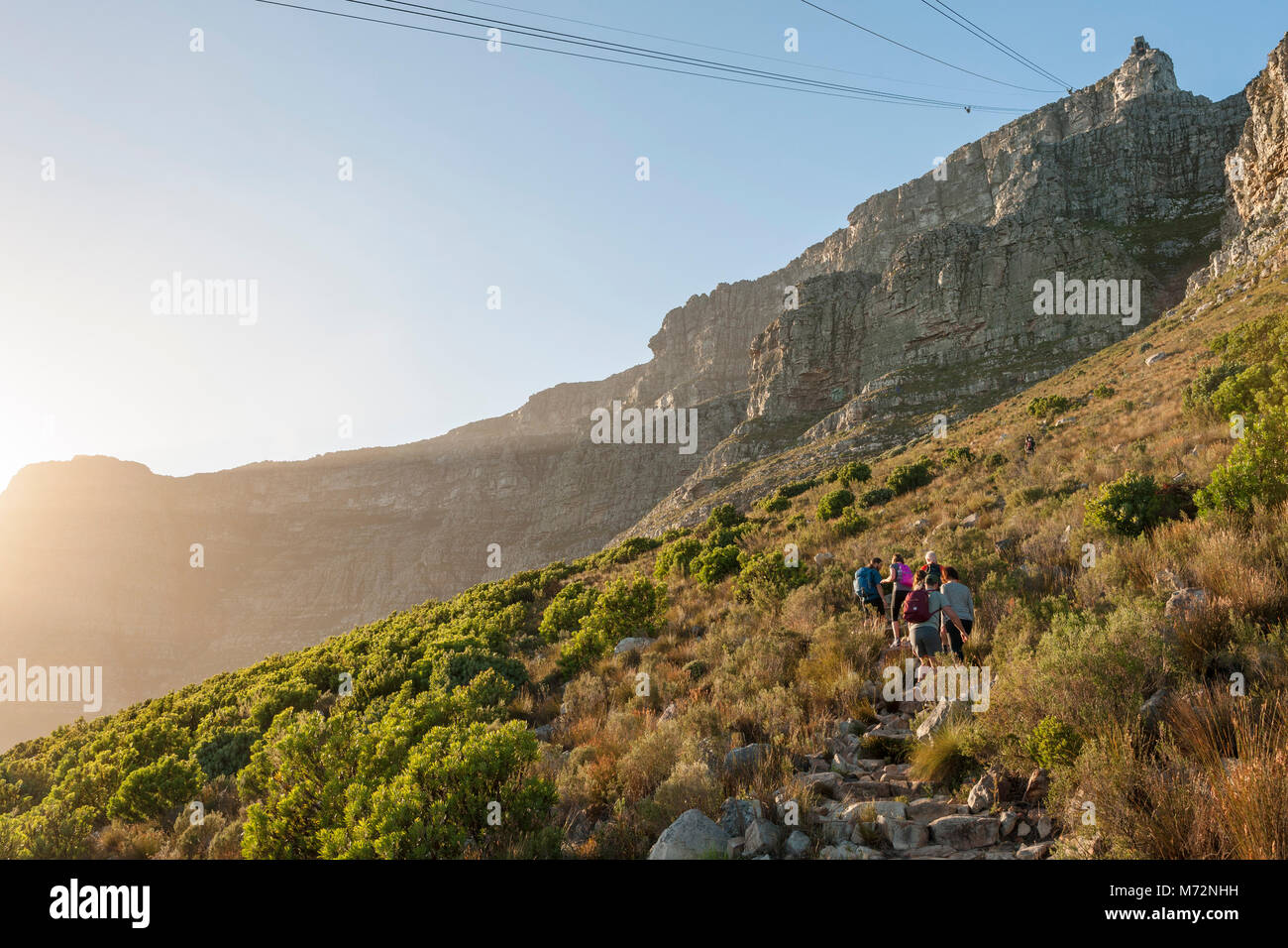 Gli escursionisti in India Venster percorso escursionistico sulla Table Mountain a Cape Town. Foto Stock