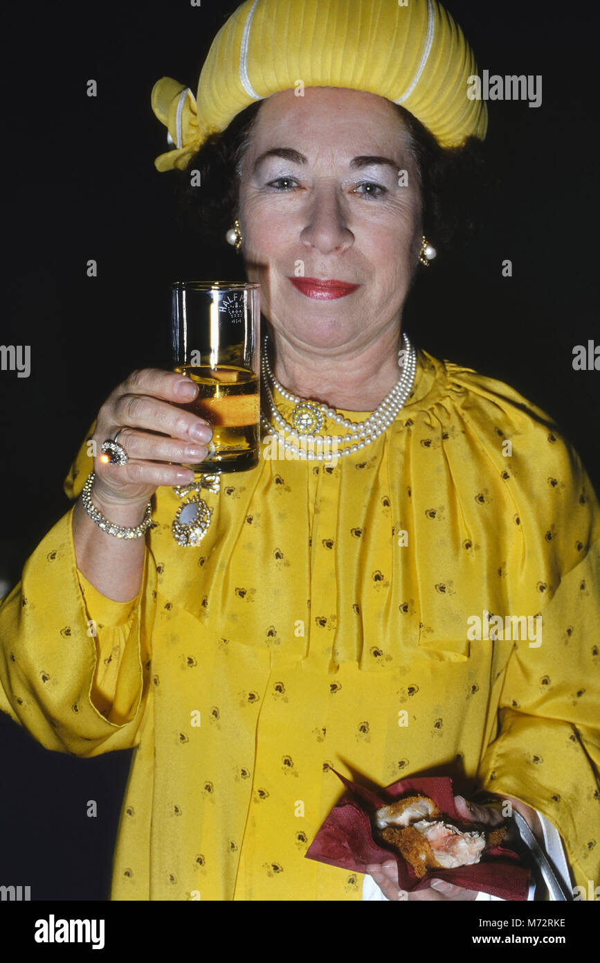 JEANETTE CHARLES impersonando la regina Elisabetta II. Circa ottanta Foto Stock