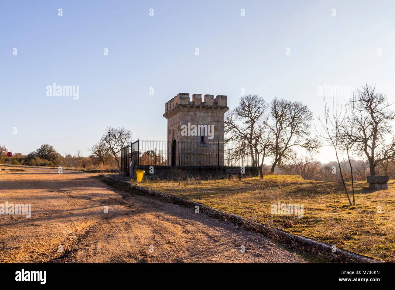 Monumento commemorativo marcatore in sito del monastero estinto di Valparaiso vicino Peleas de Arriba, provincia di Zamora Castiglia e Leon, Spagna Foto Stock