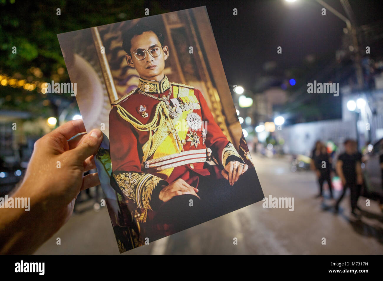 Foto souvenir del Re Bhumibol Adulyadej Rama IX e distribuiti ai partecipanti alla cerimonia della sua Royal cremazione. Bangkok, 26 Ottobre 2017 Foto Stock