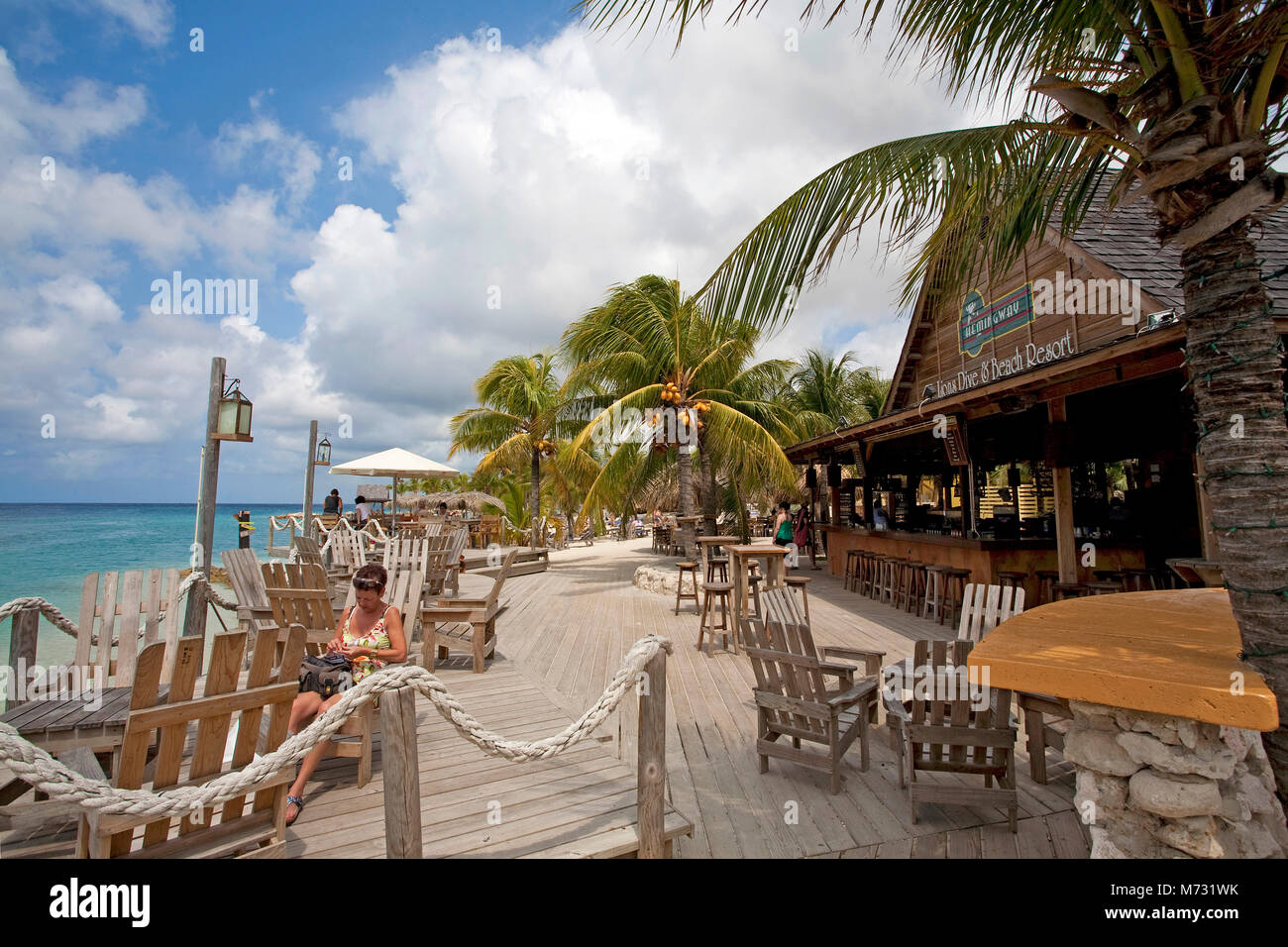 Il bar sulla spiaggia presso Lions Dive Resort, Curacao, Antille olandesi, Caraibi, Mar dei Caraibi Foto Stock