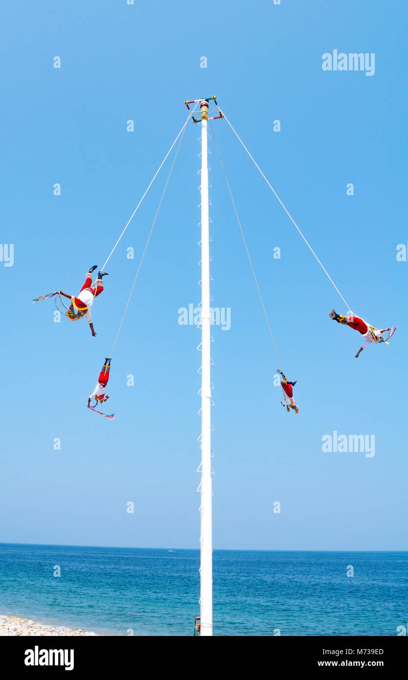 La danza dei volantini Puerto Vallarta, Jalisco, Messico Foto Stock