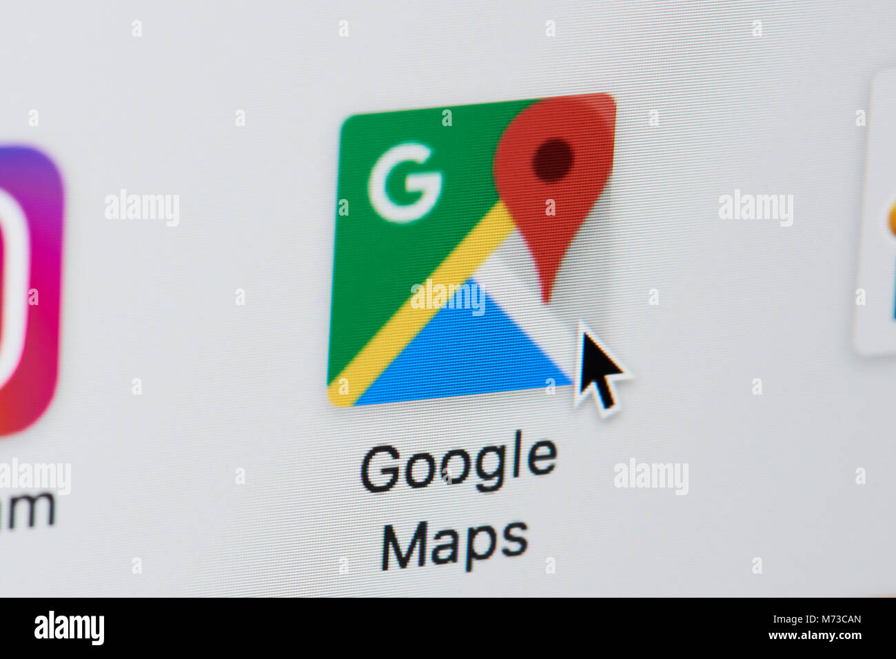 New york, Stati Uniti d'America - 8 Marzo 2018: Apertura google maps pagina web su schermo di computer portatile di close-up. Il cursore sull'icona del computer Foto Stock