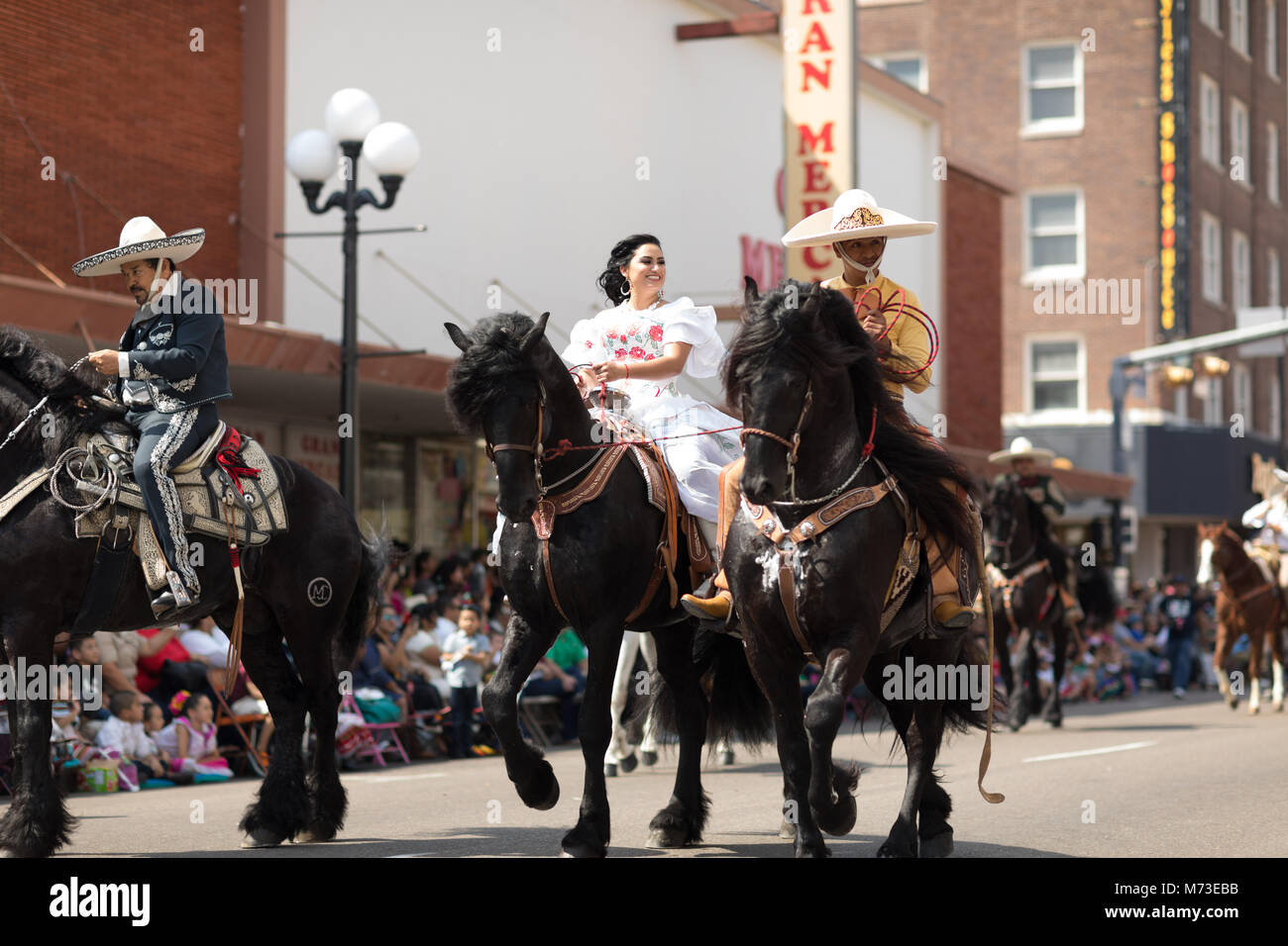 Brownsville, Texas, Stati Uniti d'America - Febbraio 24, 2018 Grand Parade internazionale è parte del Charro giorni Fiesta - Fiestas Mexicanas, un bi-festival nazionale Foto Stock