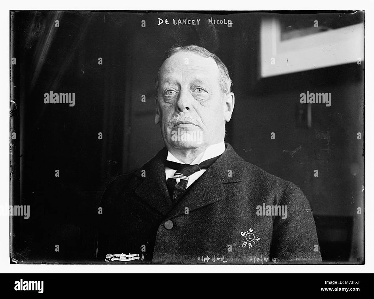 Ritratto di Delancey Nicoll, una figura influente catturata in un ambiente formale, probabilmente rappresentante la statura legale o sociale. Foto Stock