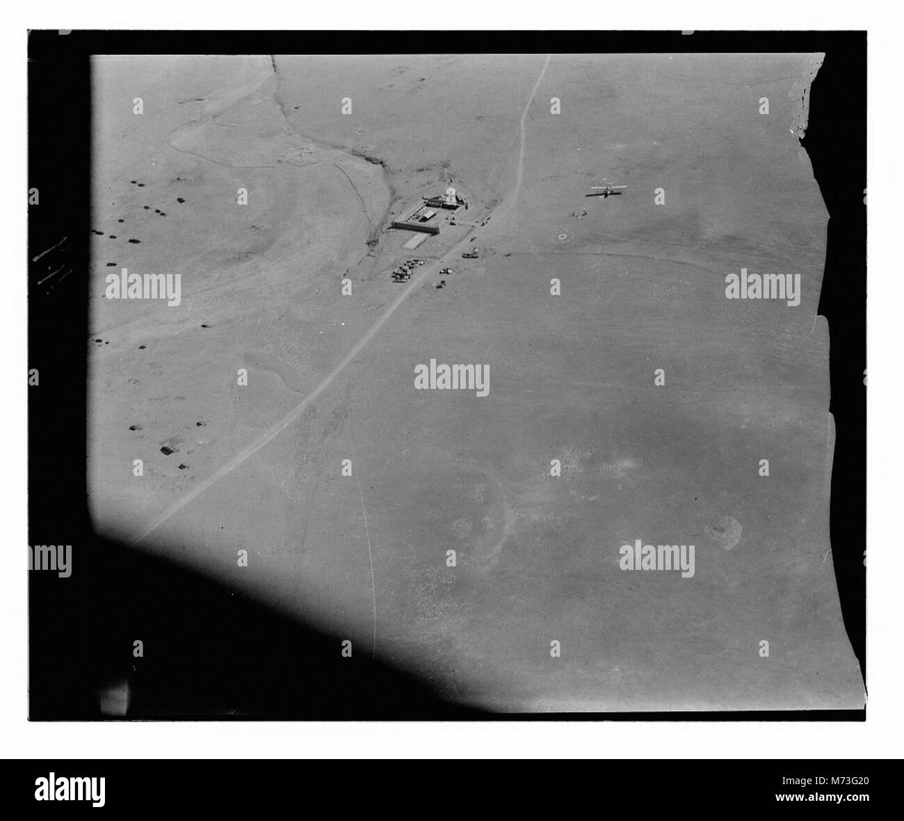 Queste fotografie aeree catturano vedute di monumenti significativi in Medio Oriente, tra cui il Mare di Galilea, Gerusalemme, il fiume Giordano e Amman. Le immagini forniscono una prospettiva geografica di questi siti culturalmente e storicamente importanti. Foto Stock