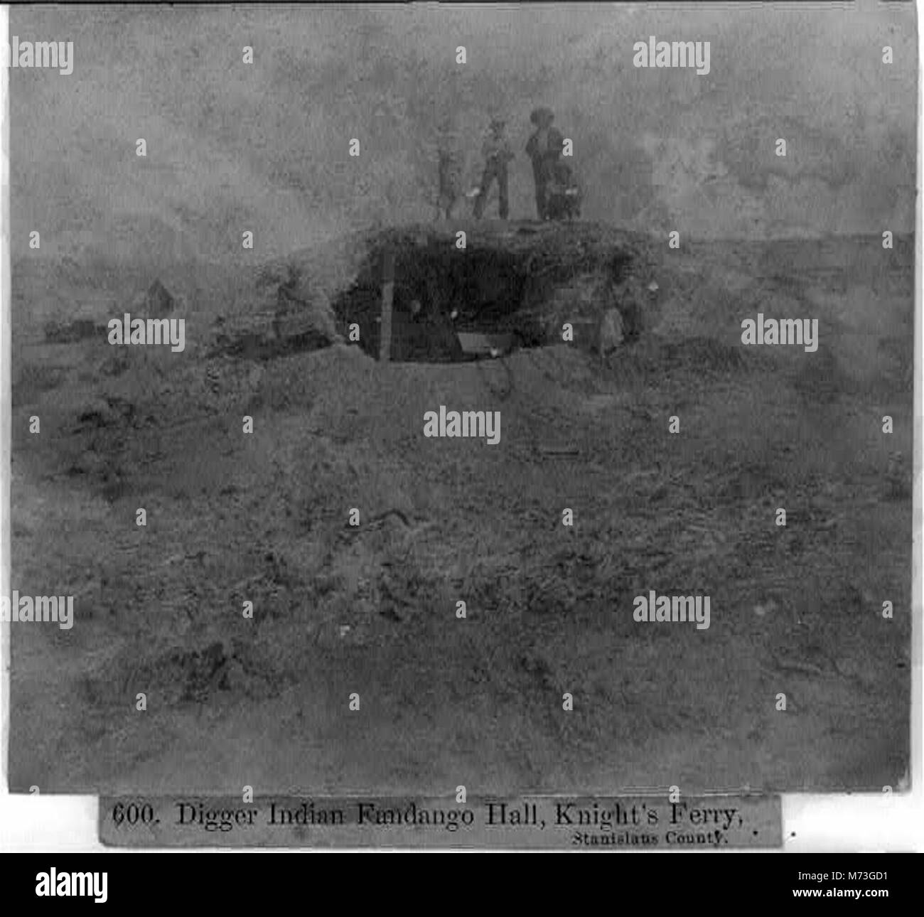 La Digger Indian Fandango Hall a Knight's Ferry, situata nella contea di Stanislaus, California, è stata la sede di incontri culturali ed eventi legati alle comunità locali dei nativi americani. Foto Stock