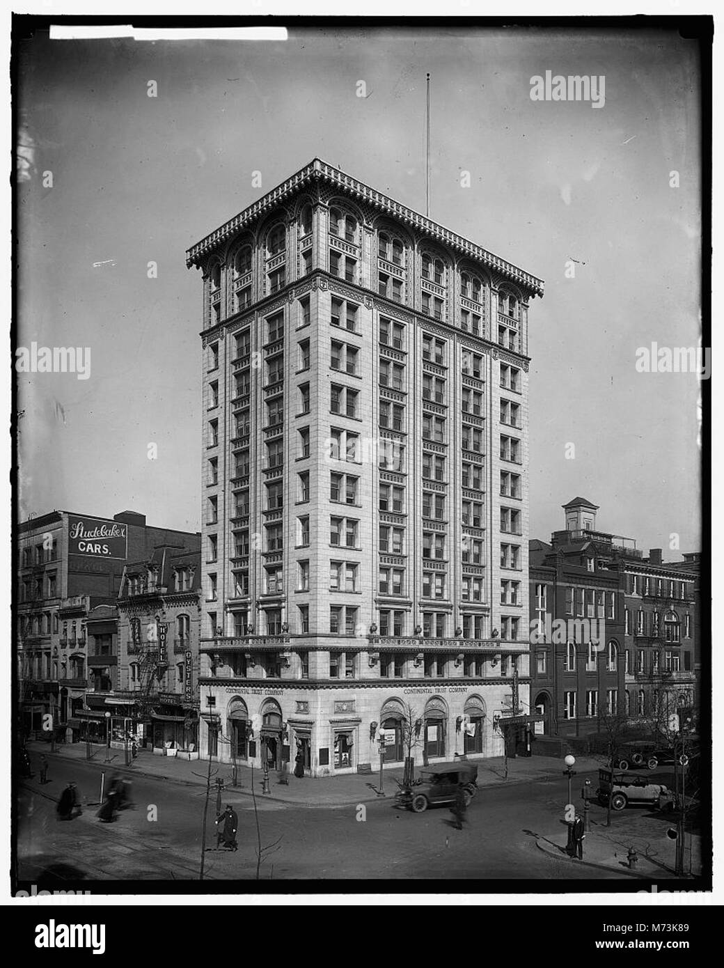Una fotografia dell'esterno dell'edificio della Emergency Fleet Corporation, affiliato alla Continental Trust Company. L'immagine riflette lo stile architettonico dei primi anni del XX secolo utilizzato negli edifici aziendali degli Stati Uniti. Foto Stock