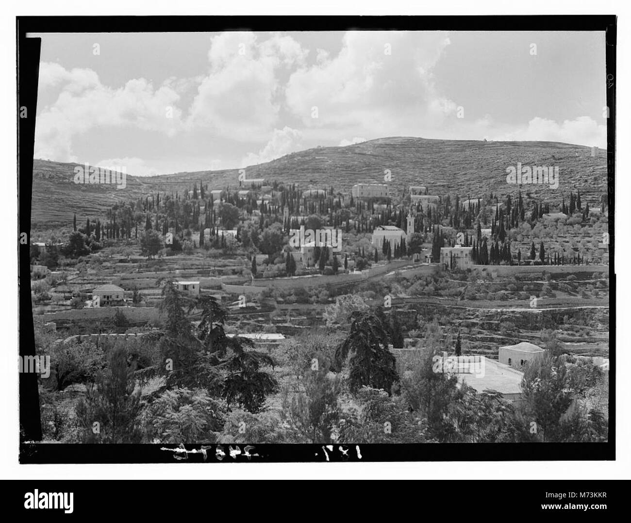 Una fotografia di Ain Karim, un insediamento russo vicino a Gerusalemme, che offre uno sguardo sulla vita rurale e l'architettura della regione. Foto Stock
