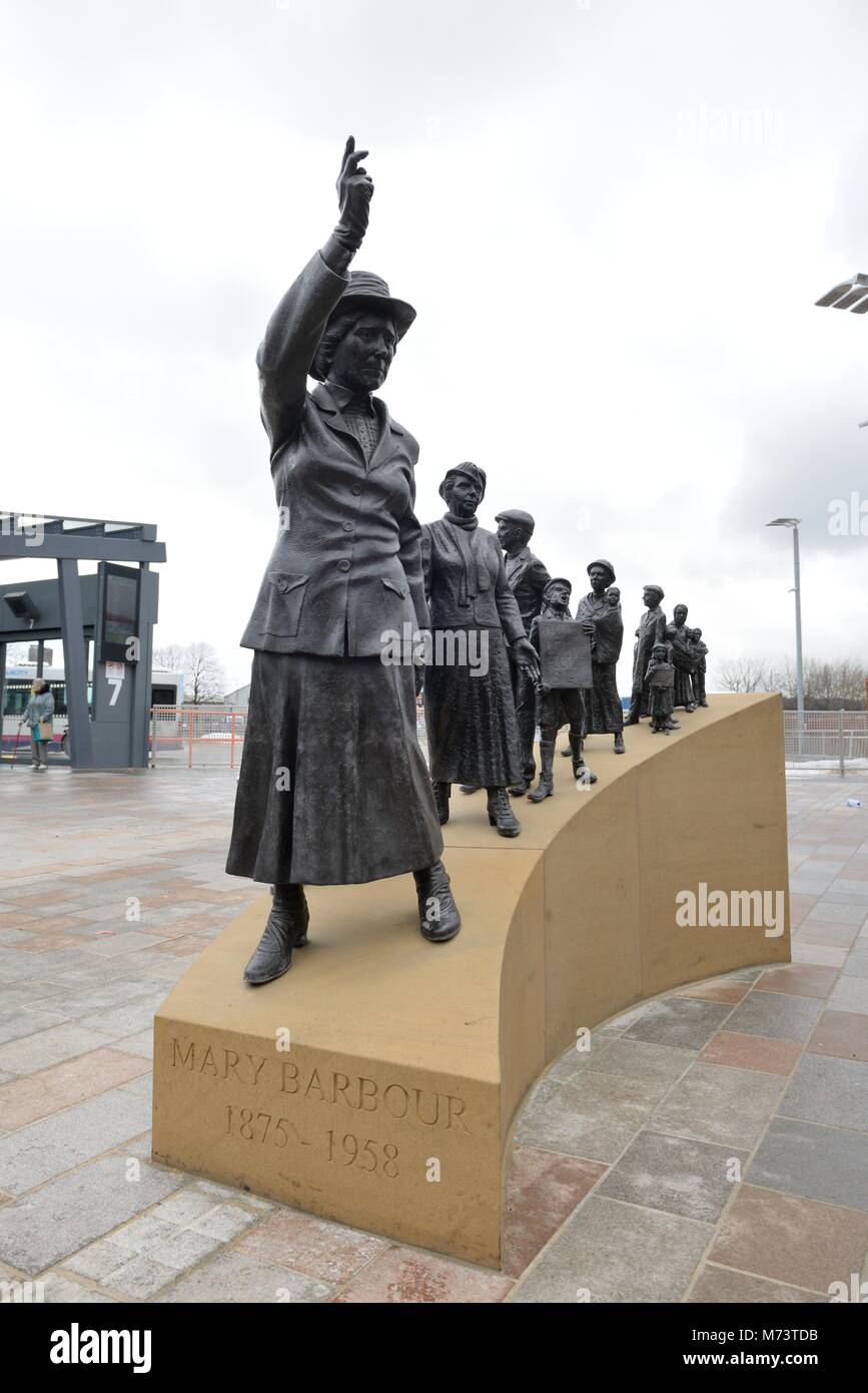 8 Marzo, 2018 Govan, Glasgow, Scotland, Regno Unito. Una statua di attivista politico Maria Barbour è stata svelata in Govan. Il ricordo di Maria Associazione Barbour sollevato oltre 100.000 sterline per un memoriale permanente per essere creato. Foto Stock