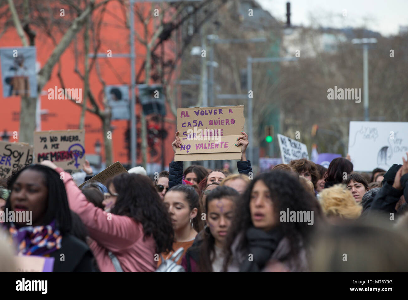 Barcellona, Spagna. 08 Mar, 2018. Dimostrazione femminista tenutosi nella città di Barcellona La rivendicazione di parità di diritti per le donne che lavorano su Marzo 8, 2018 in Paseo de Gracia di Barcellona. Credito: Gtres Información más Comuniación on line, S.L./Alamy Live News Foto Stock Barcellona, Spagna. 08 Mar, 2018. Dimostrazione femminista tenutosi nella città di Barcellona La rivendicazione di parità di diritti per le donne che lavorano su Marzo 8, 2018 in Paseo de Gracia di Barcellona. Credito: Gtres Información más Comuniación on line, S.L./Alamy Live News Foto Stock