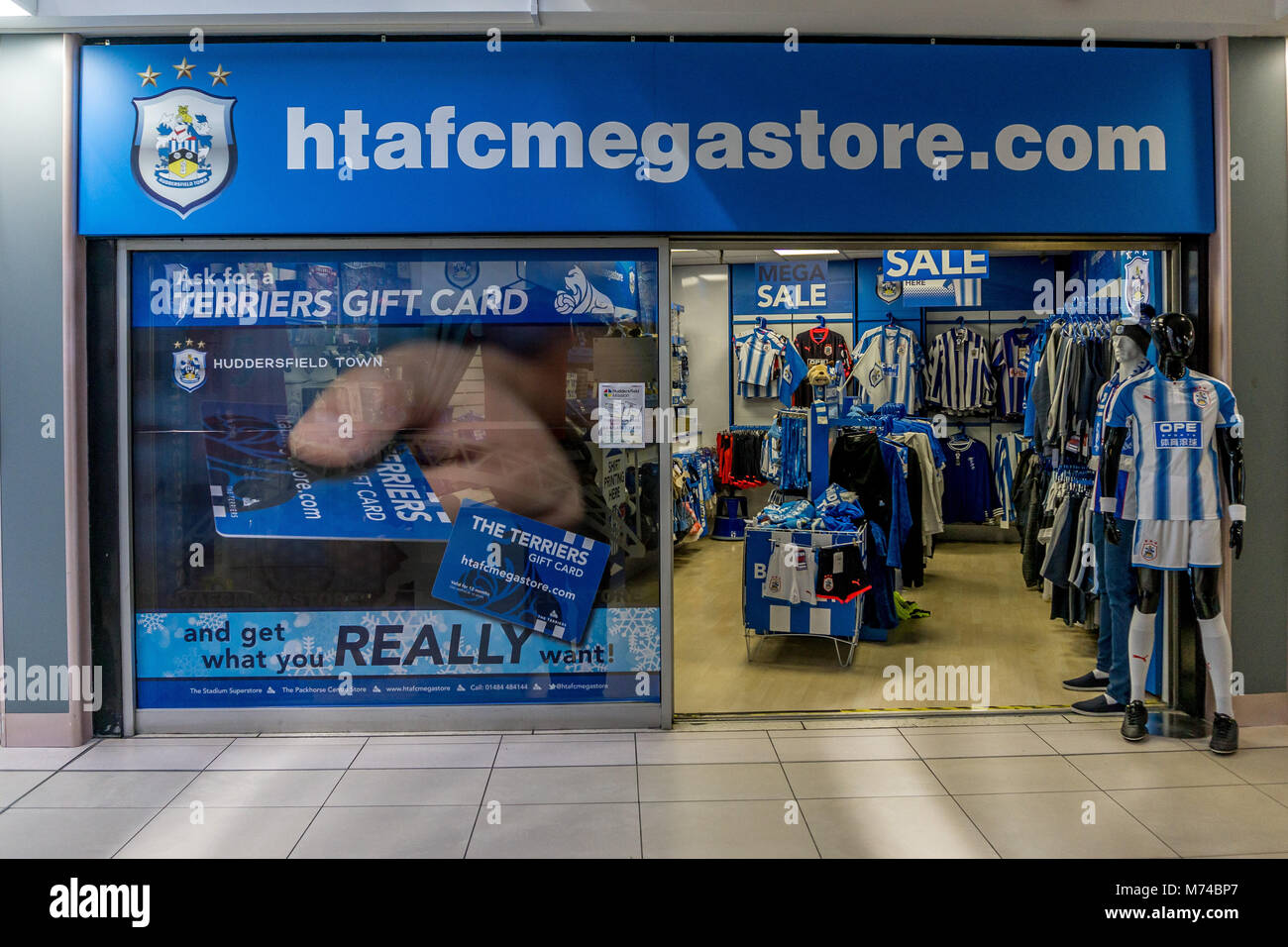 Htafcmegastore, (l Huddersfield Town football club) memorizzare nel packhorse shopping arcade, Huddersfield, West Yorkshire, Inghilterra, Regno Unito Foto Stock