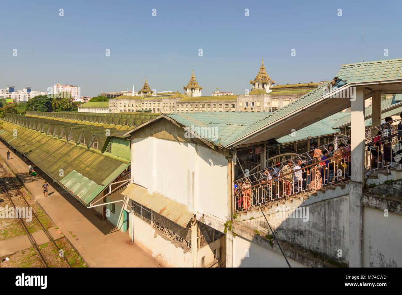 Yangon (Rangoon): Yangon central railway station, stazione ferroviaria, quartiere coloniale, Regione di Yangon, Myanmar (Birmania) Foto Stock