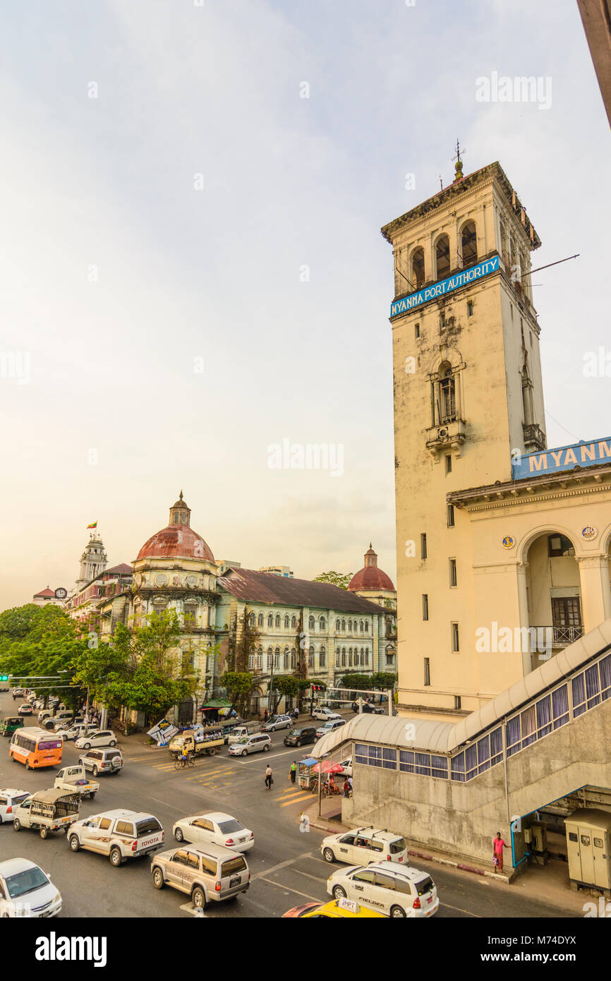 Yangon (Rangoon): Yangon Divisional Court, Myanma Autorità Portuale edificio, quartiere coloniale, Regione di Yangon, Myanmar (Birmania) Foto Stock