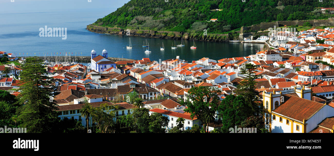 Centro storico di Angra do Heroísmo (Patrimonio Mondiale dell'UNESCO) e Monte Brasil. Terceira, isole Azzorre, Portogallo Foto Stock