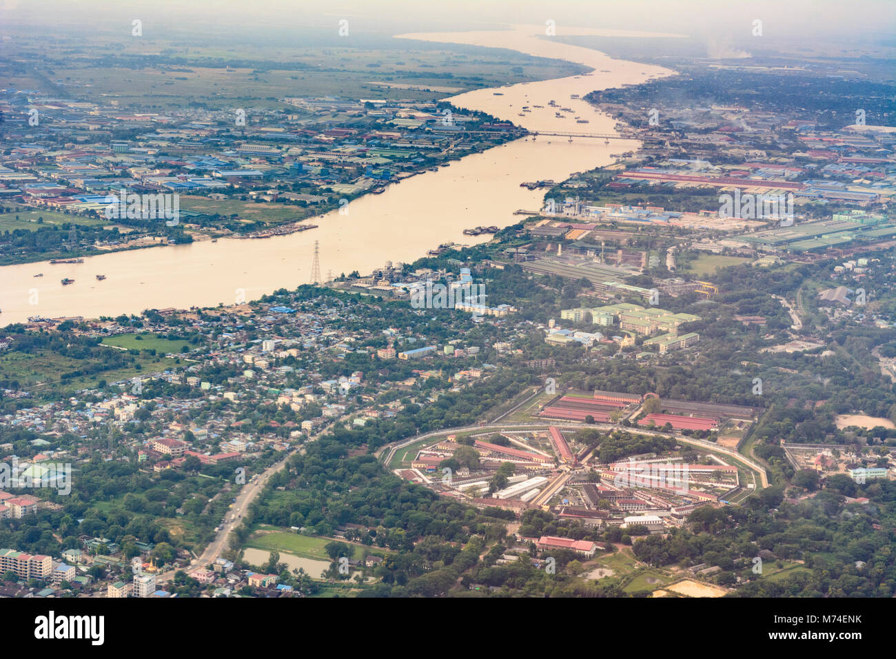 Yangon (Rangoon): fiume Yangon, prigione, , Regione di Yangon, Myanmar (Birmania) Foto Stock