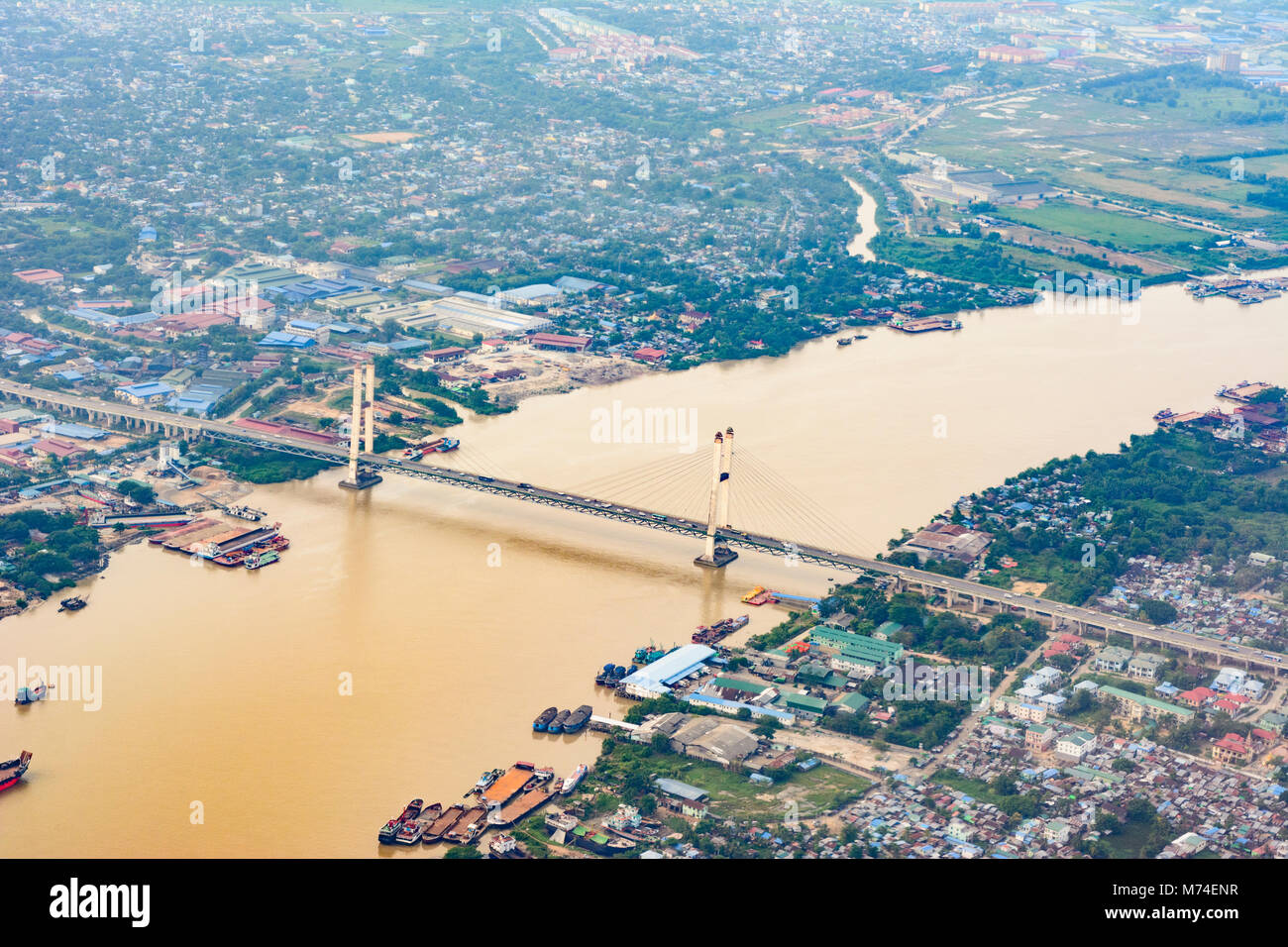Yangon (Rangoon): fiume Yangon, road bridge , Regione di Yangon, Myanmar (Birmania) Foto Stock