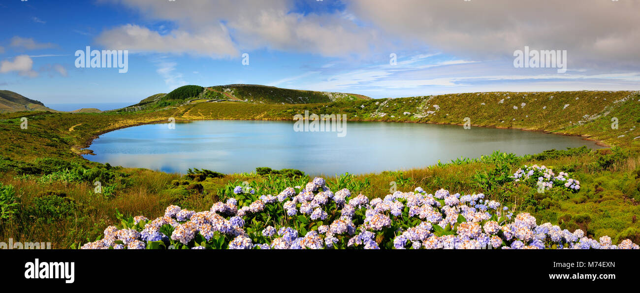 Caldeira Rasa, una laguna di origine vulcanica. Sull isola di Flores. Azzorre, Portogallo Foto Stock