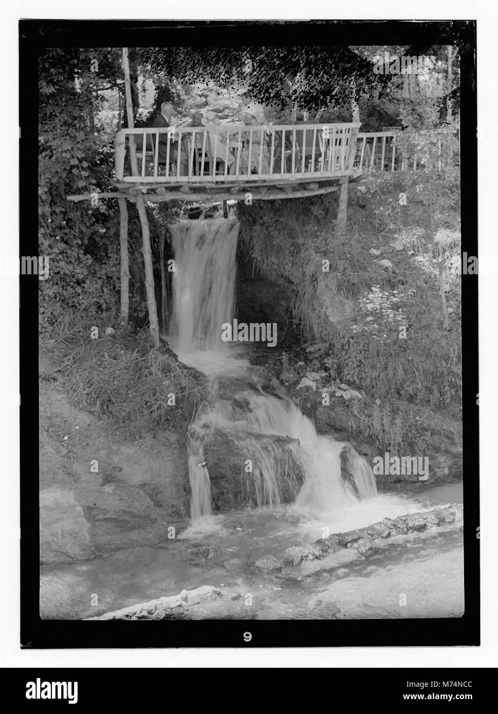 Una vista panoramica della valle di Aleigh e Dummar, che mette in risalto la sua bellezza naturale e le sue caratteristiche geografiche. La fotografia cattura il terreno ondulato della valle e i paesaggi circostanti. Foto Stock
