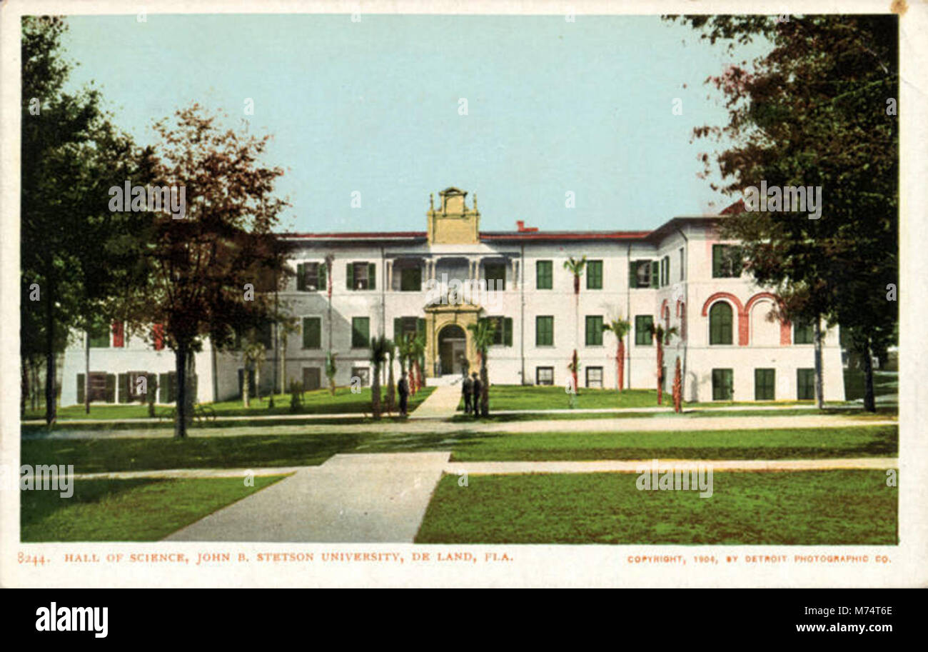 La Hall of Science della John B. Stetson University, situata a DeLand, Florida, è un importante edificio educativo che ospita varie mostre scientifiche e strutture di ricerca. Fa parte degli sforzi dell'università per migliorare l'apprendimento accademico e la scoperta scientifica. L'edificio funge da hub per studenti e docenti per dedicarsi all'esplorazione e allo studio scientifici. Foto Stock