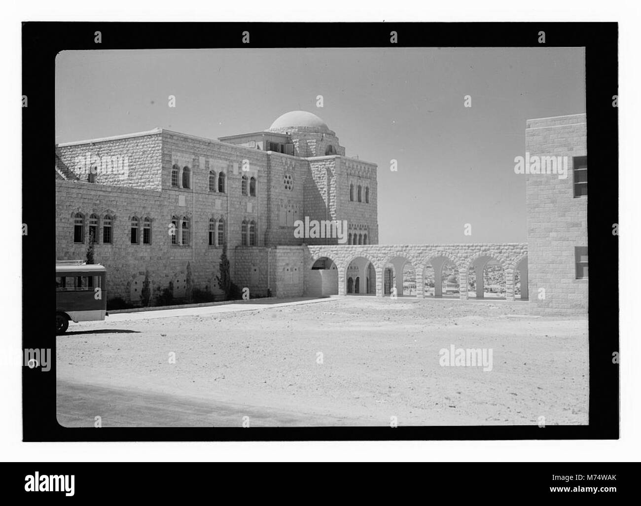 La Biblioteca Wolfsohn e l'edificio Rosenblum, parte dell'Università ebraica sul Monte Scopus a Gerusalemme, contribuiscono al significato accademico e culturale dell'istituzione. Foto Stock
