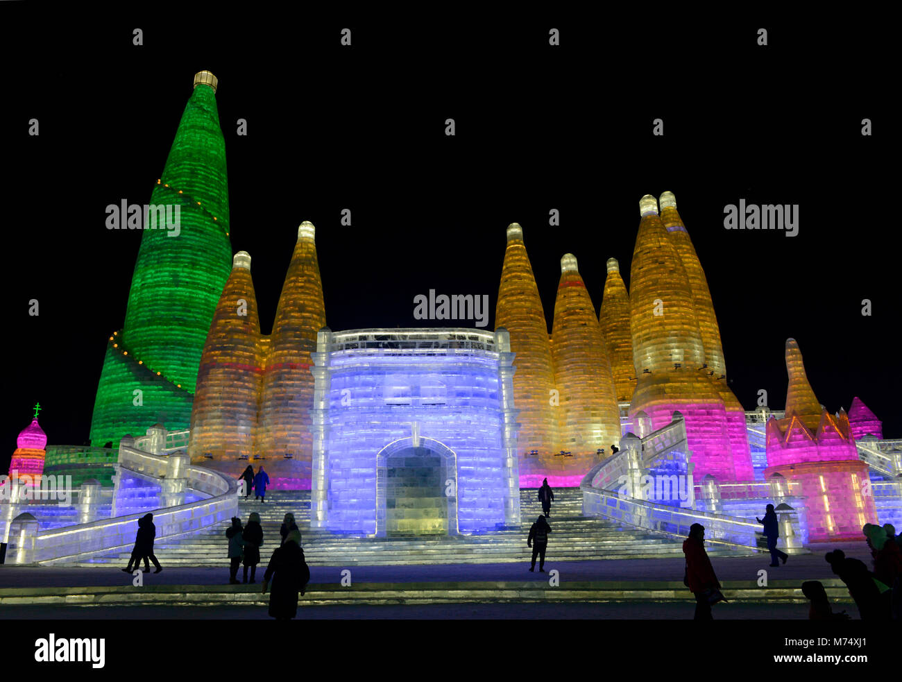 Edifici di ghiaccio al 2018 Harbin International Ice e Snow Sculpture Festival Foto Stock