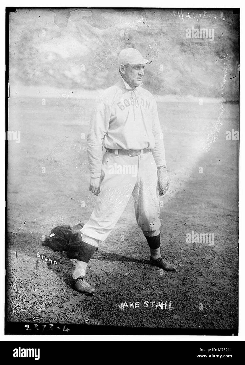 Un ritratto di Jake Stahl, un giocatore di baseball dei Boston AL, catturato con la sua uniforme. Stahl era noto per i suoi contributi alla squadra di Boston durante la sua carriera. Foto Stock