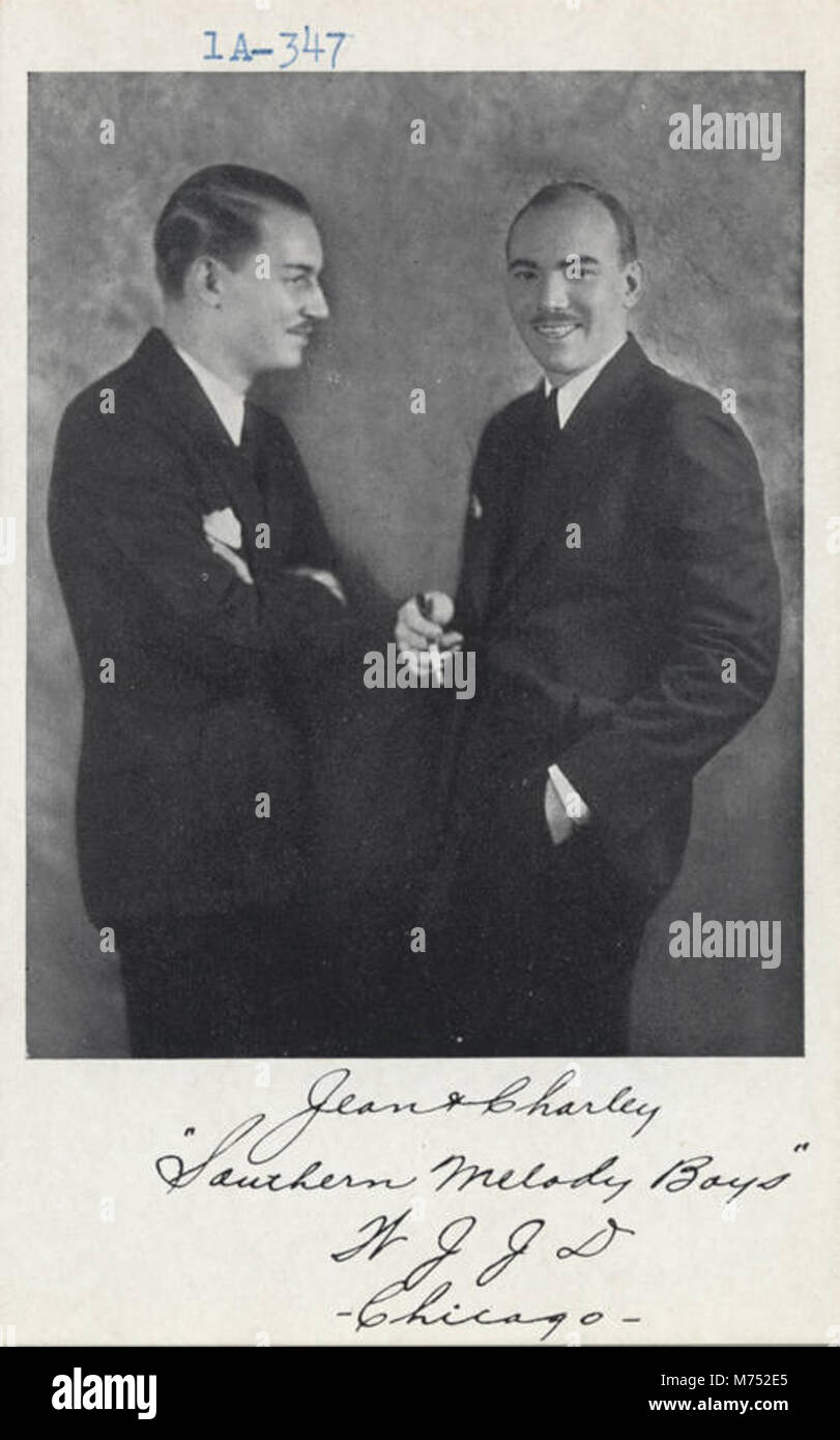 Una fotografia di Jean e Charley, parte dei "Southern Melody Boys", un gruppo musicale. Questa immagine rappresenta il loro contributo alla musica dei primi anni del XX secolo, in particolare nel genere della musica popolare o meridionale. Foto Stock