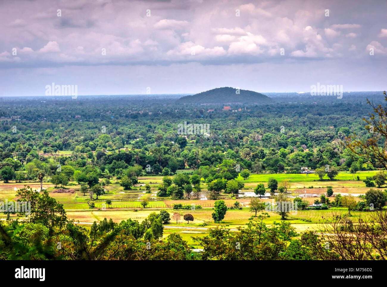 Vista del verde paesaggio della campagna cambogiana, Battambang Foto Stock