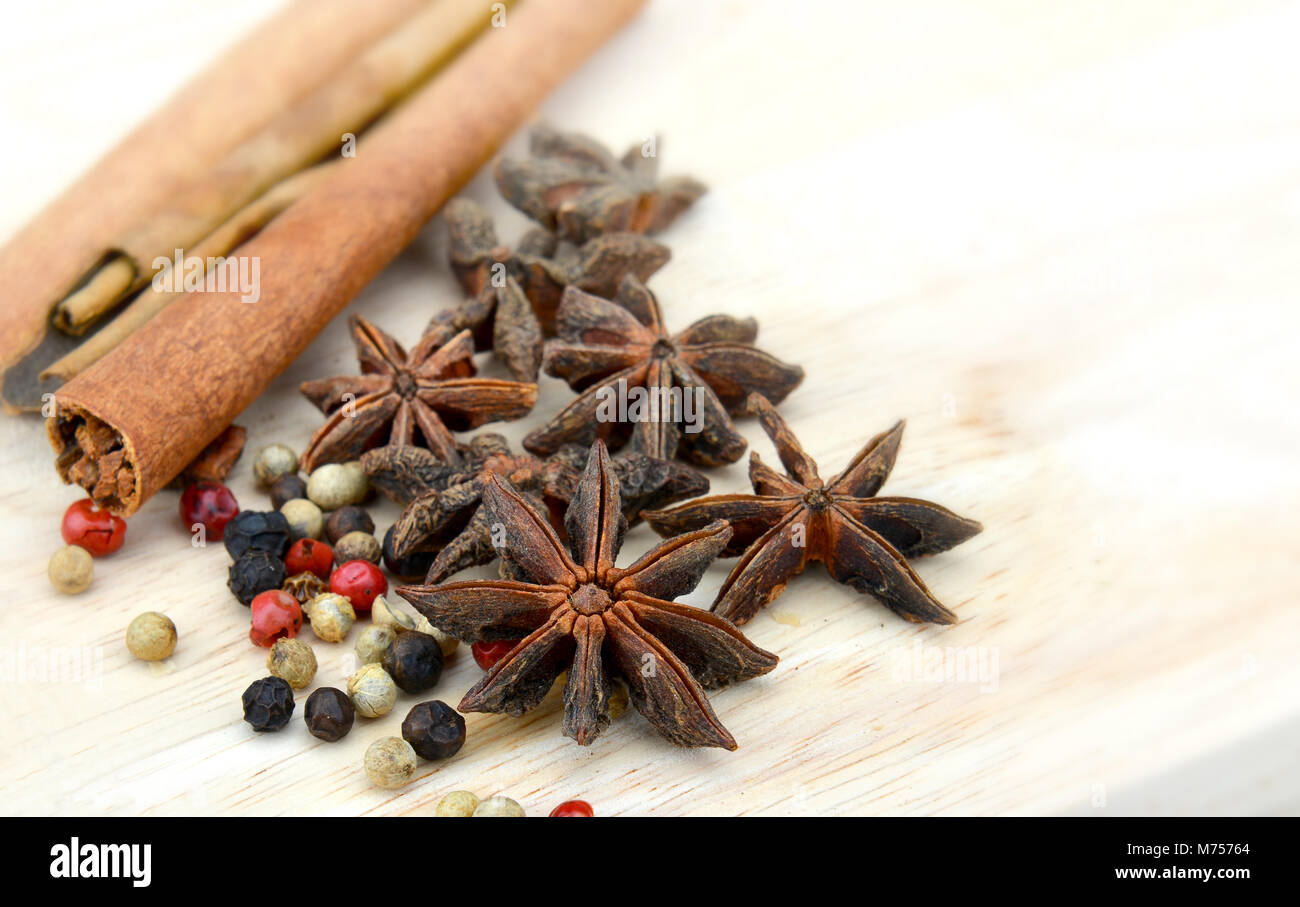 3 tipi di spezie sono il pepe cannella e star Foto Stock