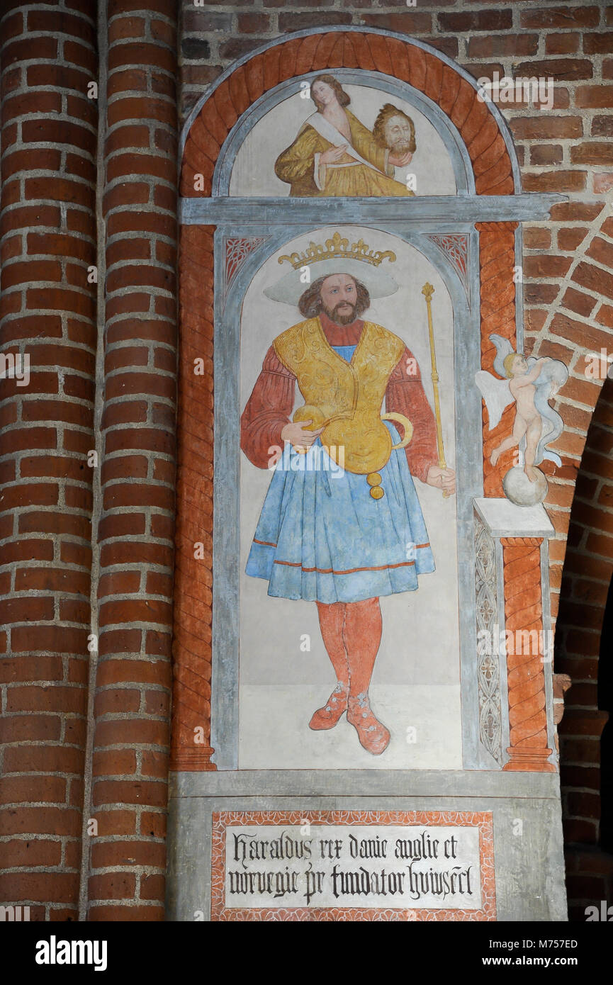 Luogo dove il Re Harald Bluetooth è stato presumibilmente sotterrato nel molo nord-occidentale dell'abside in stile gotico Roskilde Domkirke (Cattedrale di Roskilde) costruito da Foto Stock