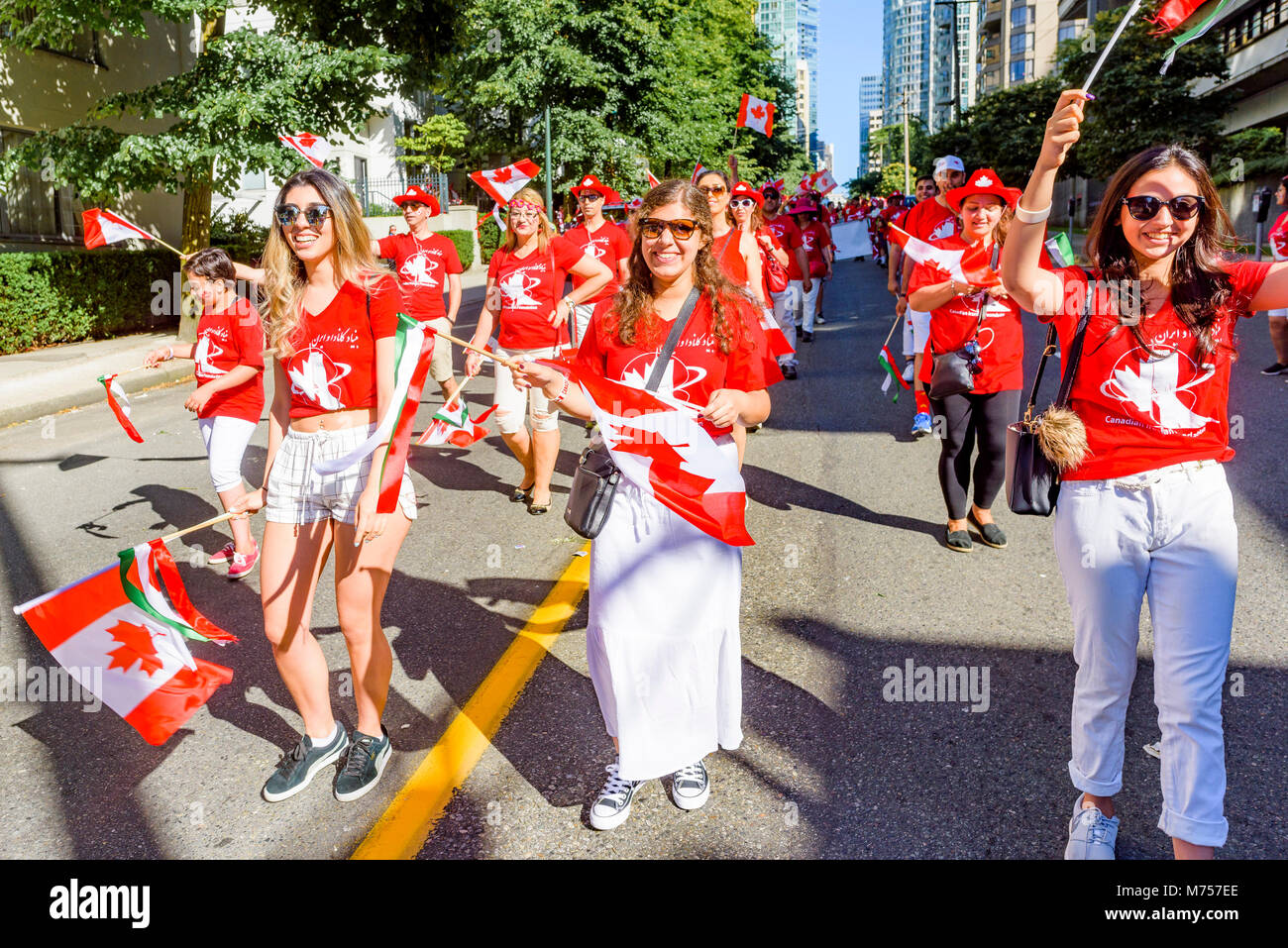 Gruppo iraniano celebra essendo canadese in Canada parata del giorno, Vancouver, British Columbia, Canada. Foto Stock