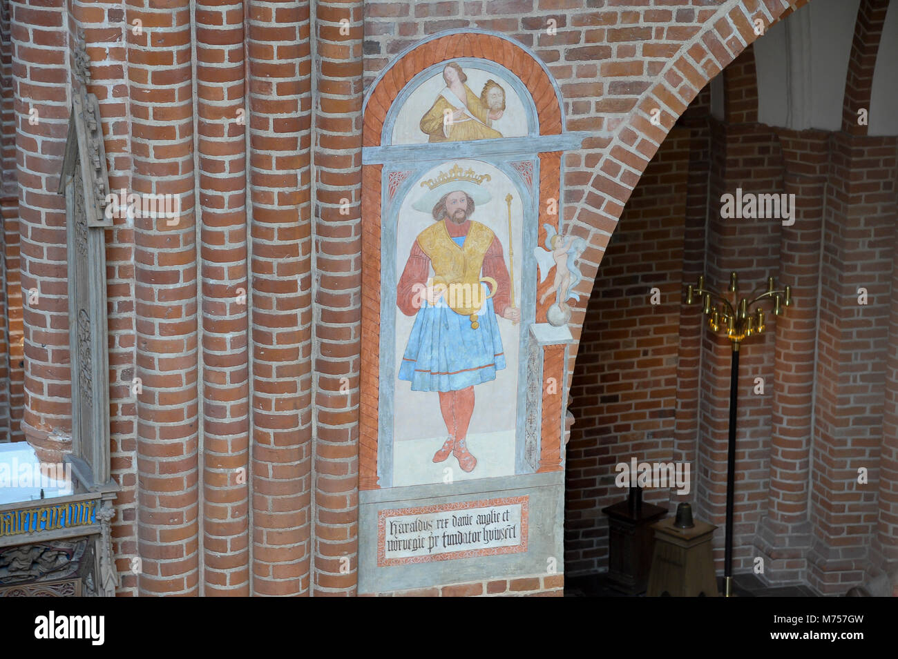 Luogo dove il Re Harald Bluetooth è stato presumibilmente sotterrato nel molo nord-occidentale dell'abside in stile gotico Roskilde Domkirke (Cattedrale di Roskilde) costruito da Foto Stock