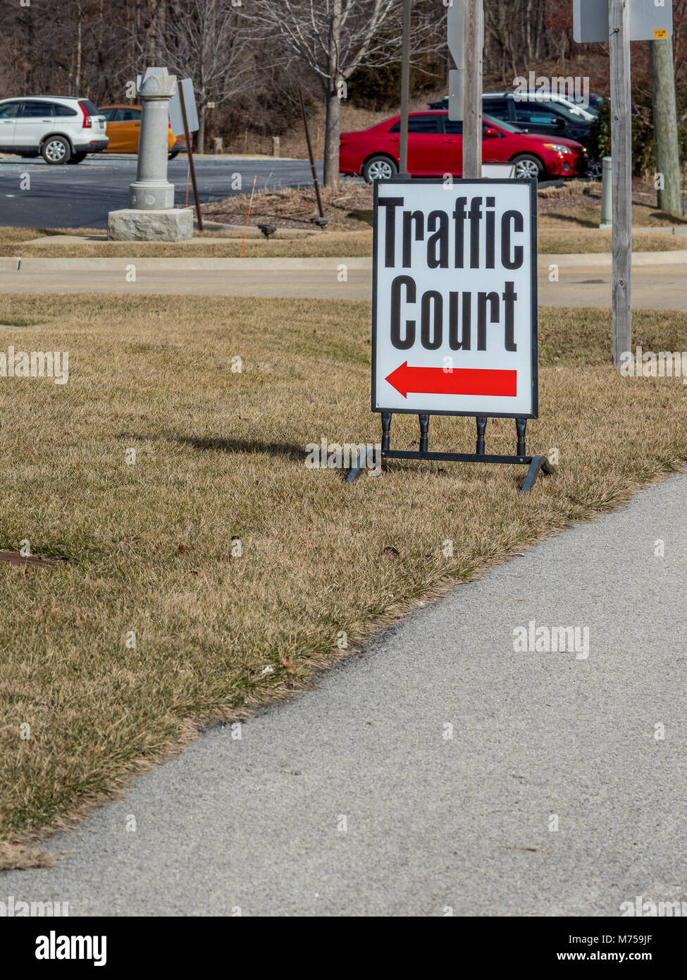 Segno indicante titolo alla corte di traffico Foto Stock