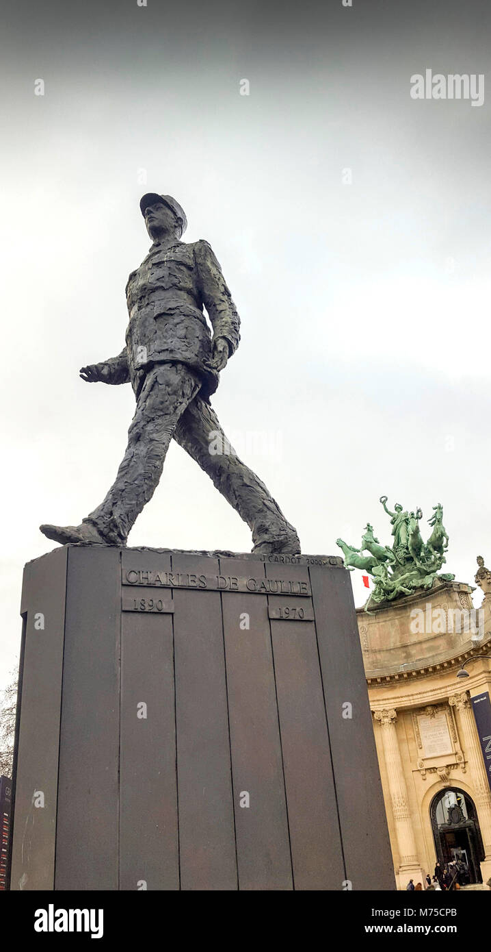 Monumento a Charles de Gaulle su Place Clemenceau. Parigi. Ile de France. Francia Foto Stock