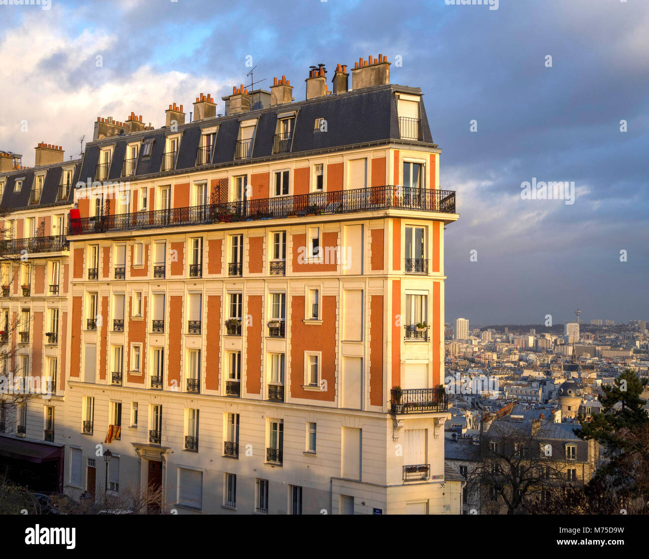 Paris 18e arr edificio tradizionale, Butte Montmartre, Parigi, Ile de France, Francia Foto Stock