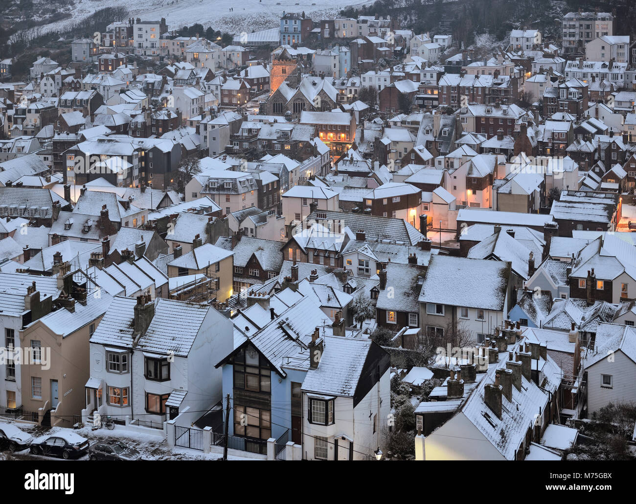 Coperta di neve Hastings old town, East Sussex, England, Regno Unito Foto Stock