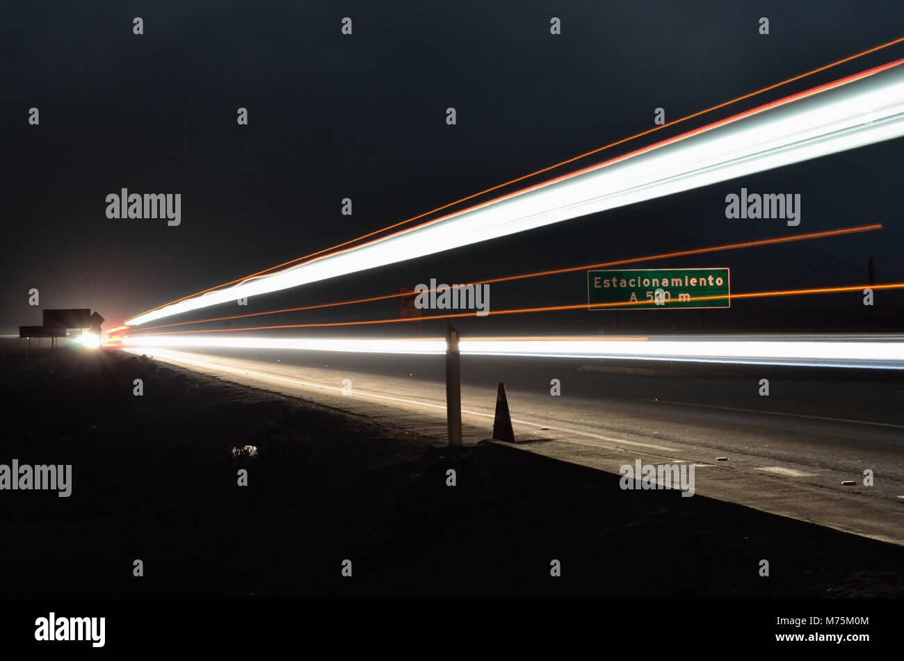 Veloce auto luci di notte Foto Stock