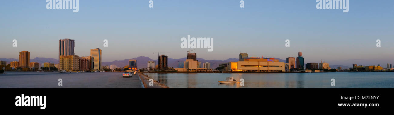 Vista panoramica della cittã di Ras al Khaimah Emirati Arabi Uniti Foto Stock